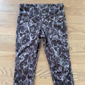 Old Navy Kids Cropped Leggings - Black and Gray Pattern